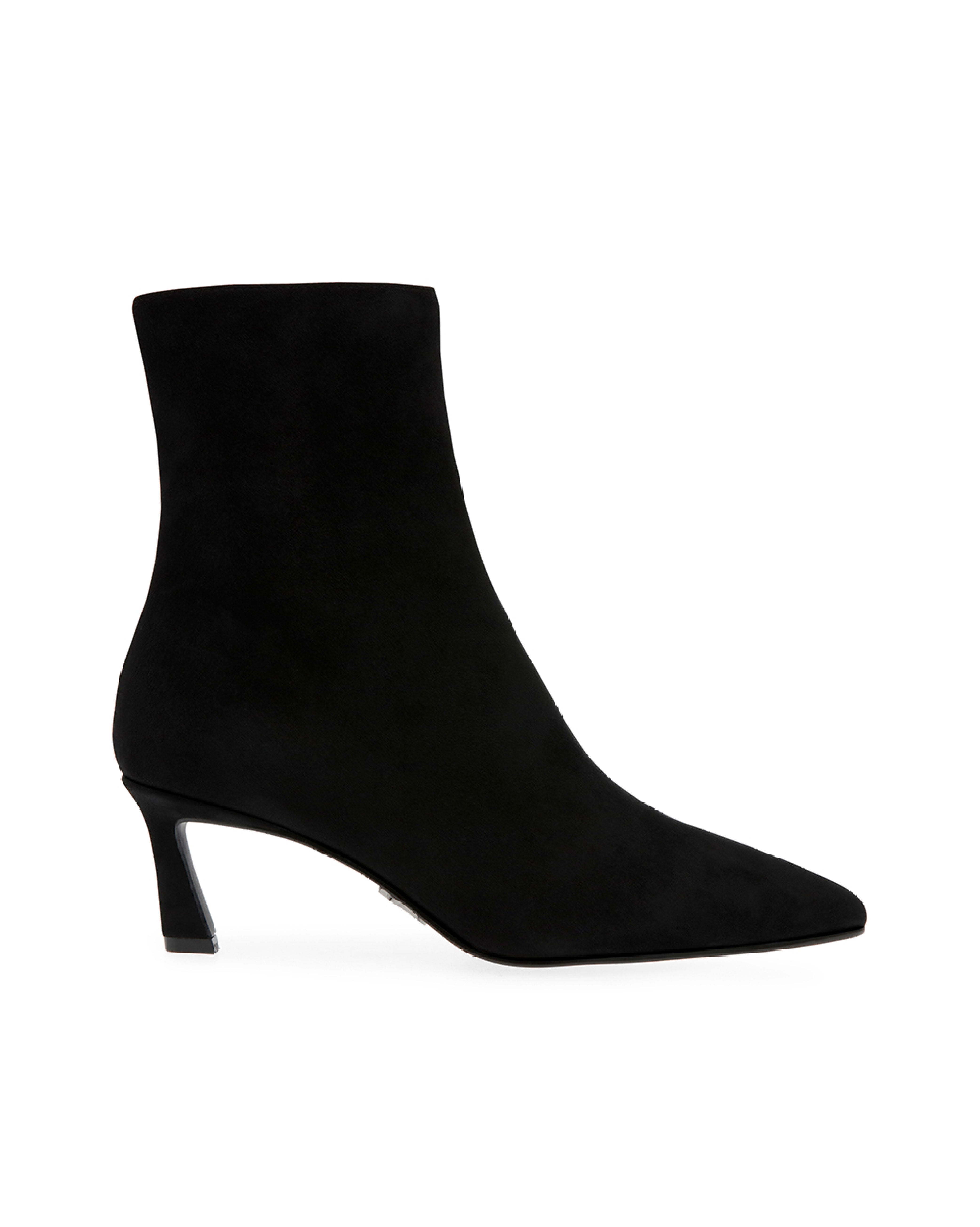 LULAH 經典素面尖頭細跟短靴-絨黑