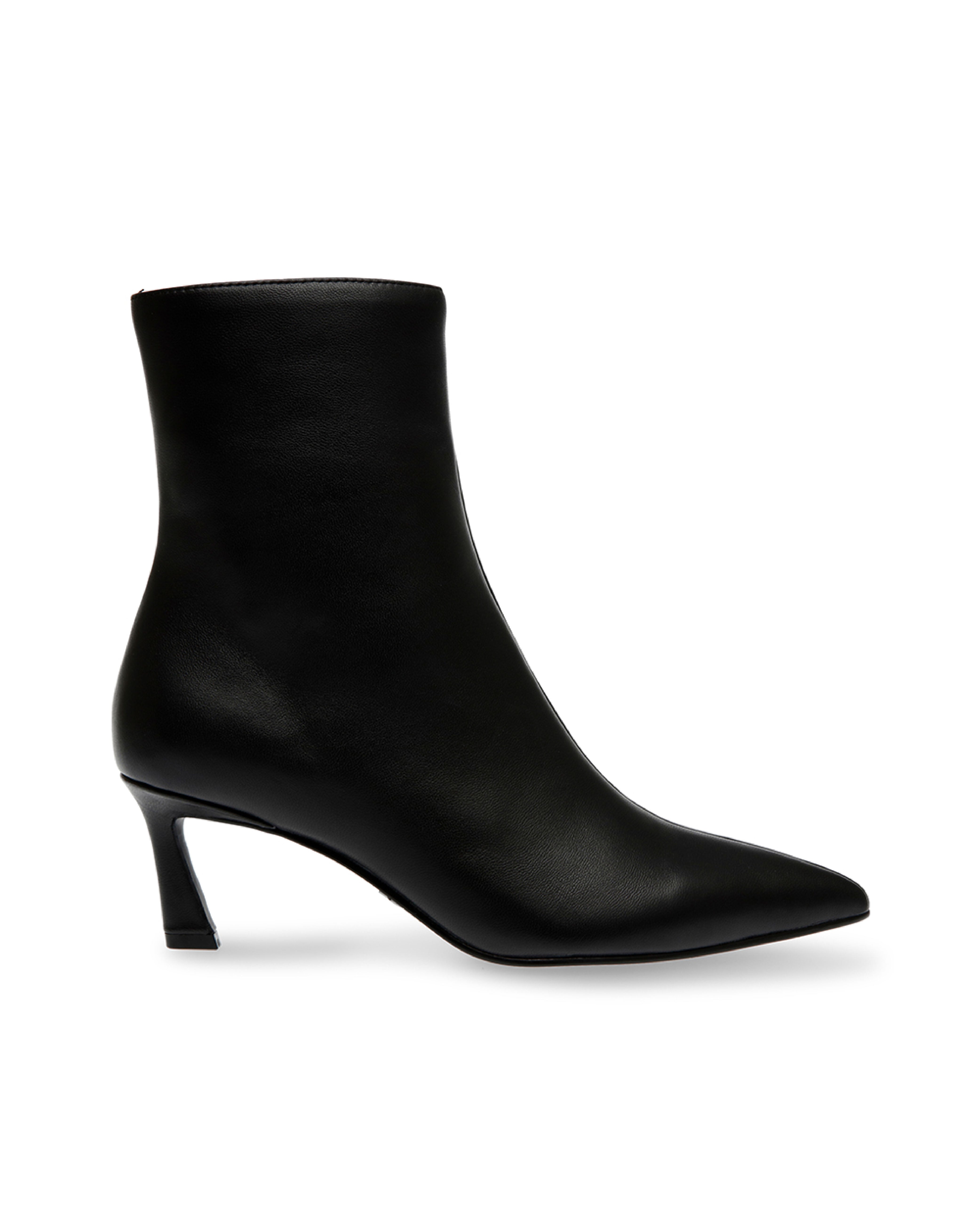 LULAH 經典素面尖頭細跟短靴-黑色