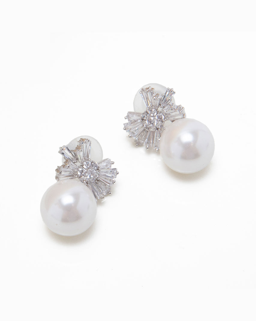 【線上獨家款】閃鑽蝴蝶結珍珠耳環-銀色