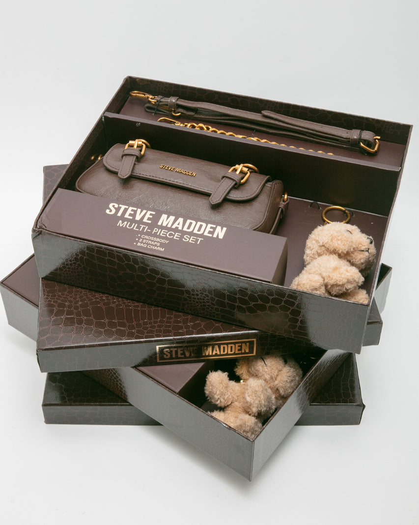 雙扣帶造型小包/毛絨狗狗吊飾禮盒-咖啡色