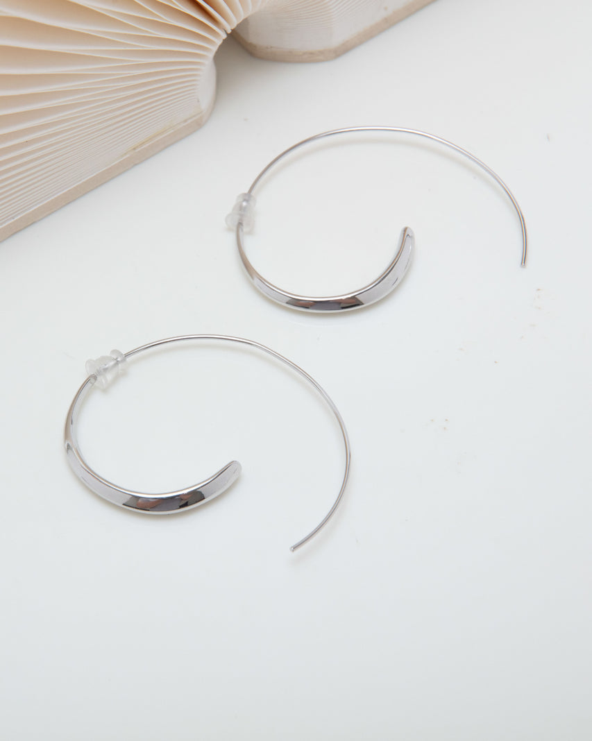 【線上獨家款】簡約垂墜水滴耳環-銀色