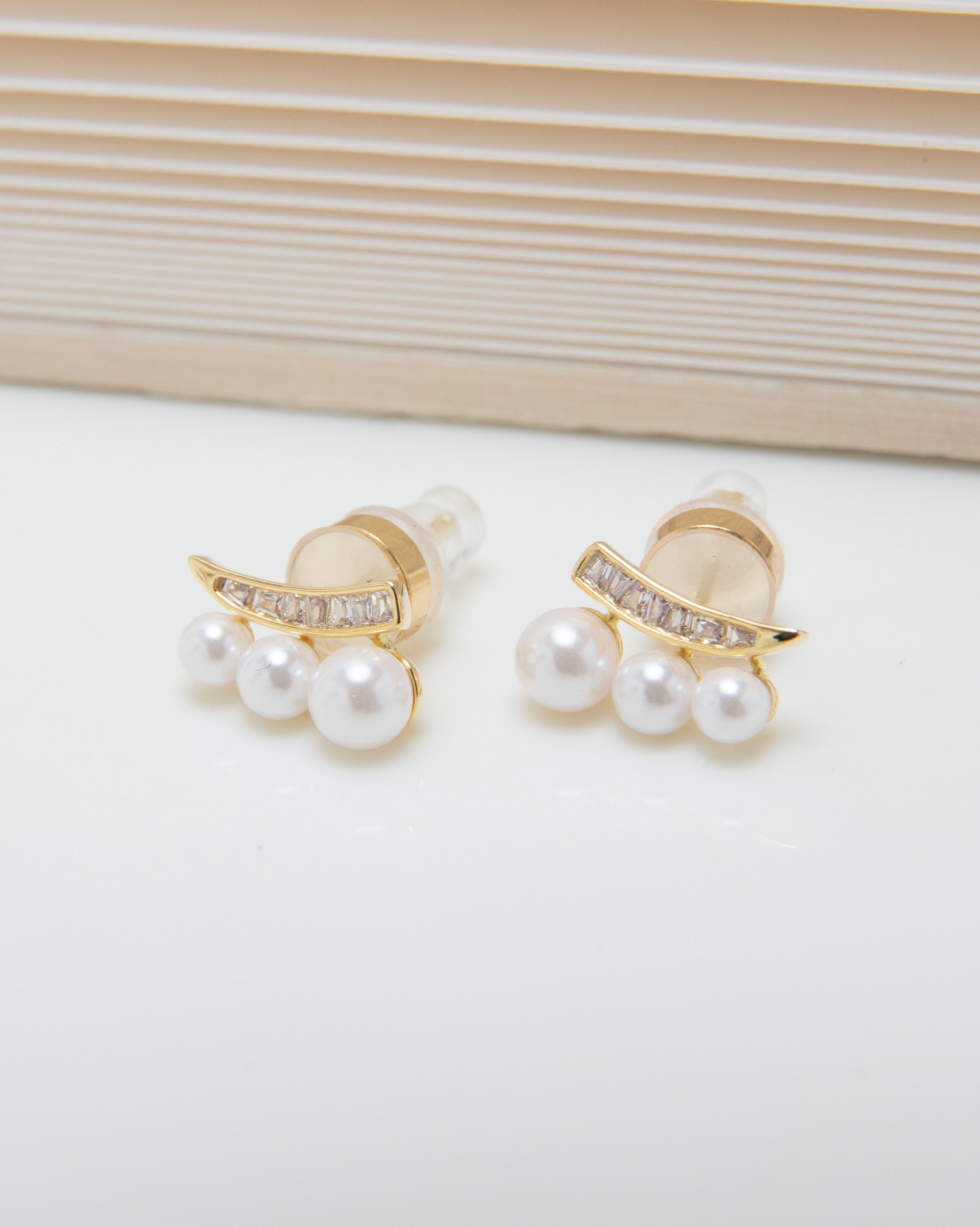 【線上獨家款】質感排列珍珠耳環-金色