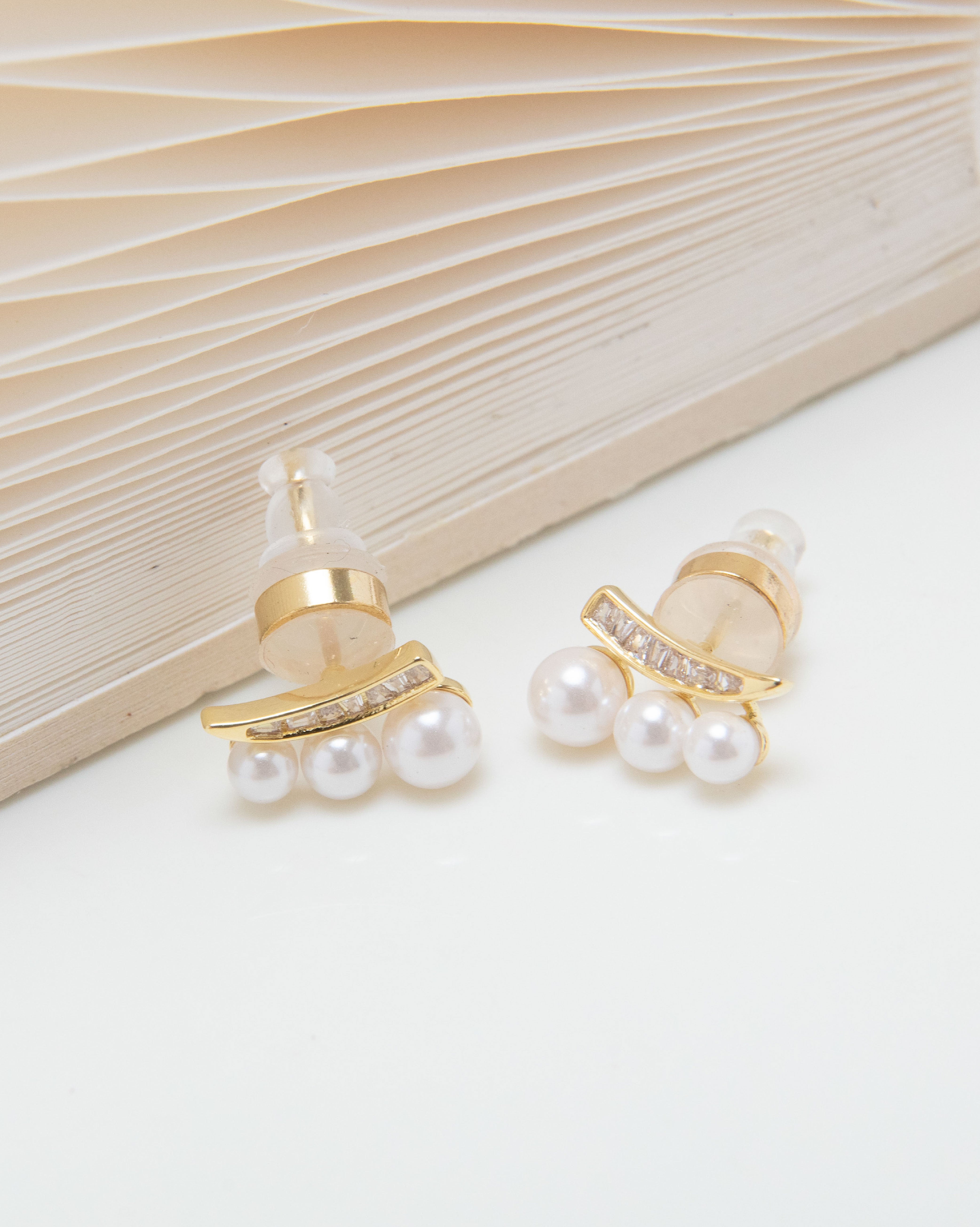 【線上獨家款】質感排列珍珠耳環-金色