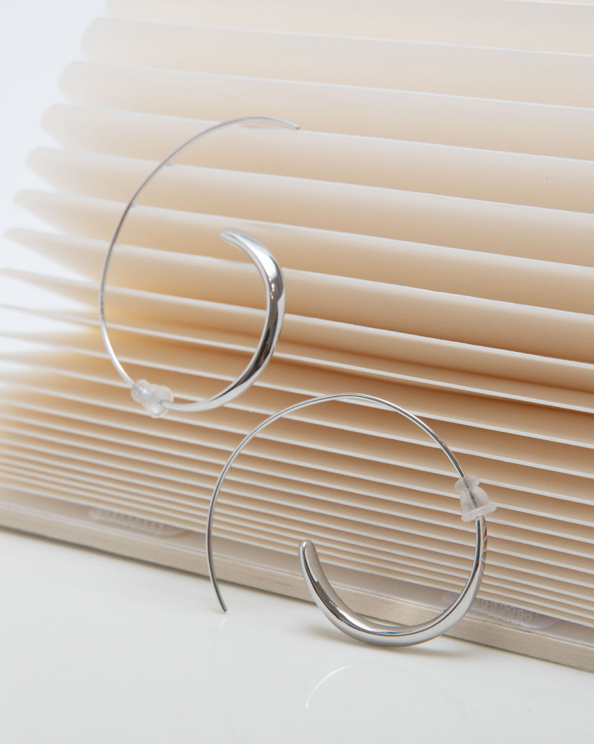 【線上獨家款】簡約垂墜水滴耳環-銀色