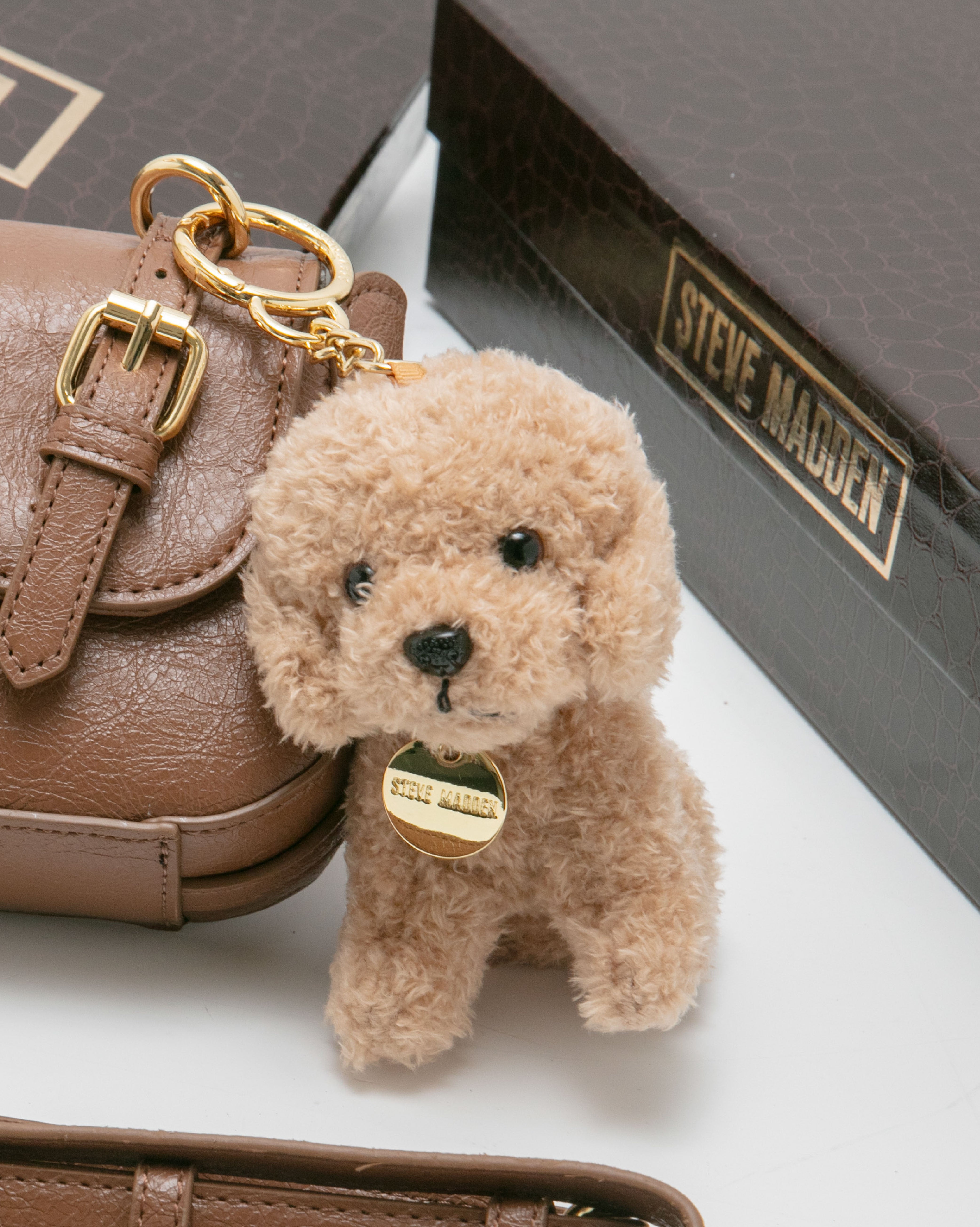 雙扣帶造型小包/毛絨狗狗吊飾禮盒-棕色