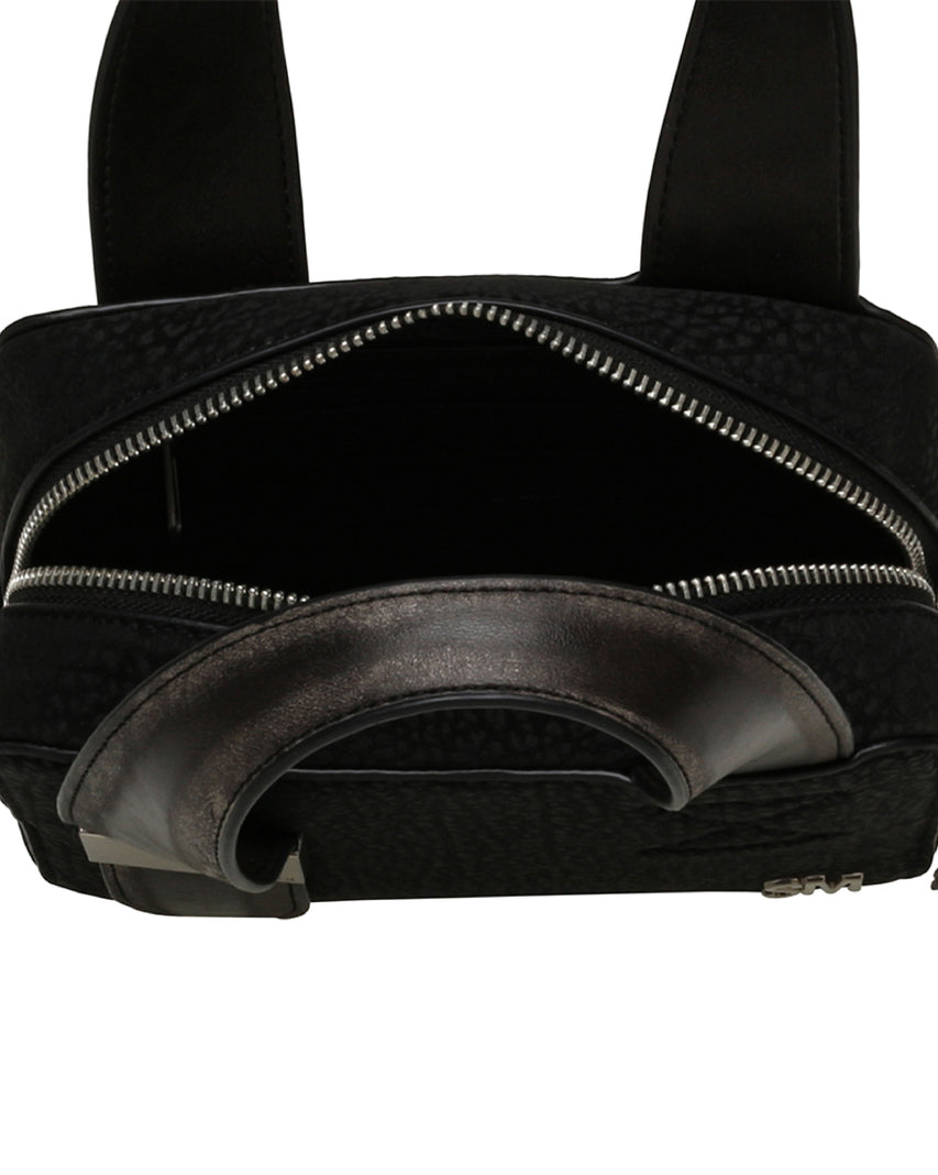 【線上獨家款】BKIVIANA 荔枝紋寬手提帶斜背包-黑色