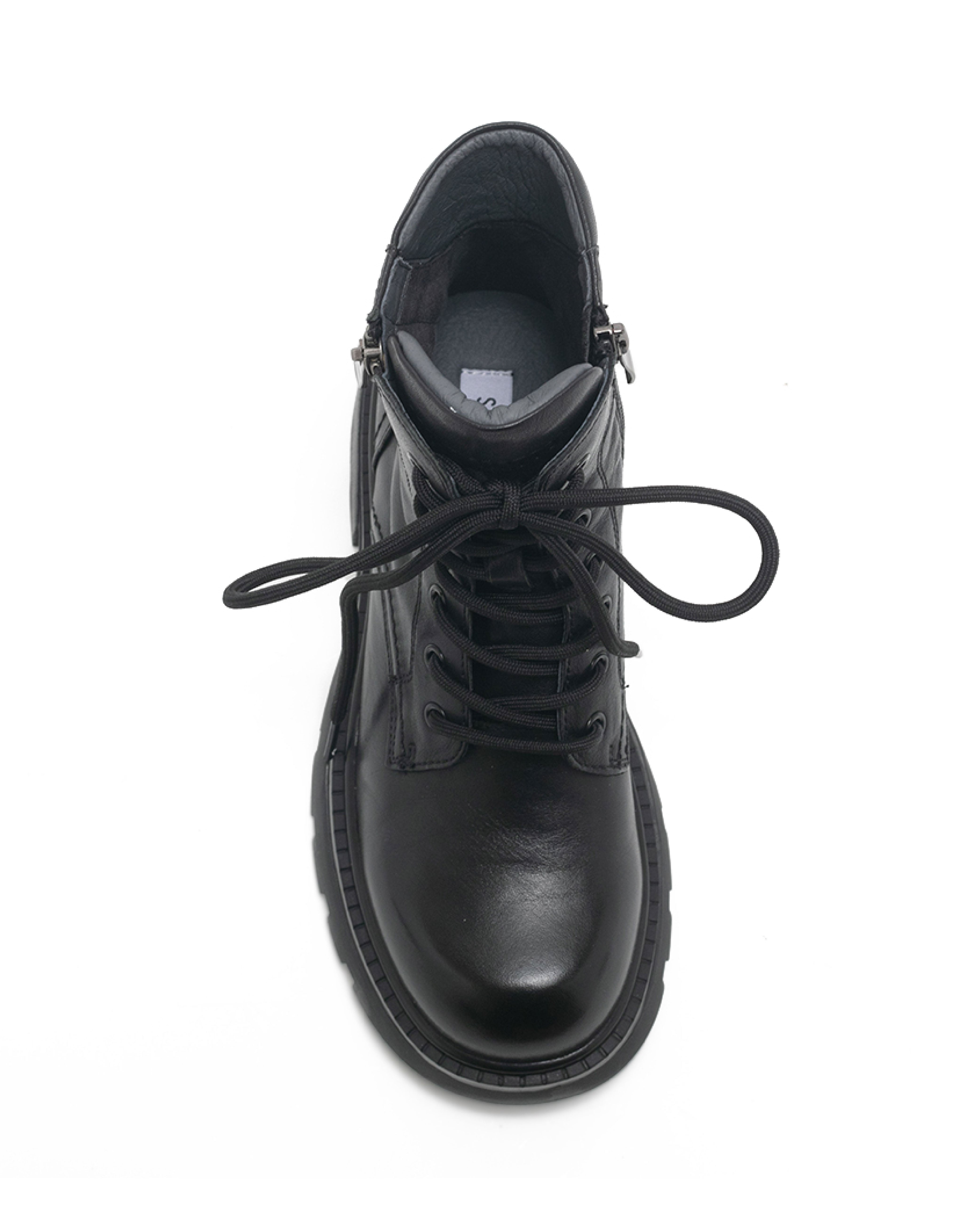 TWZONA 帥氣素面綁帶圓頭短靴-黑色