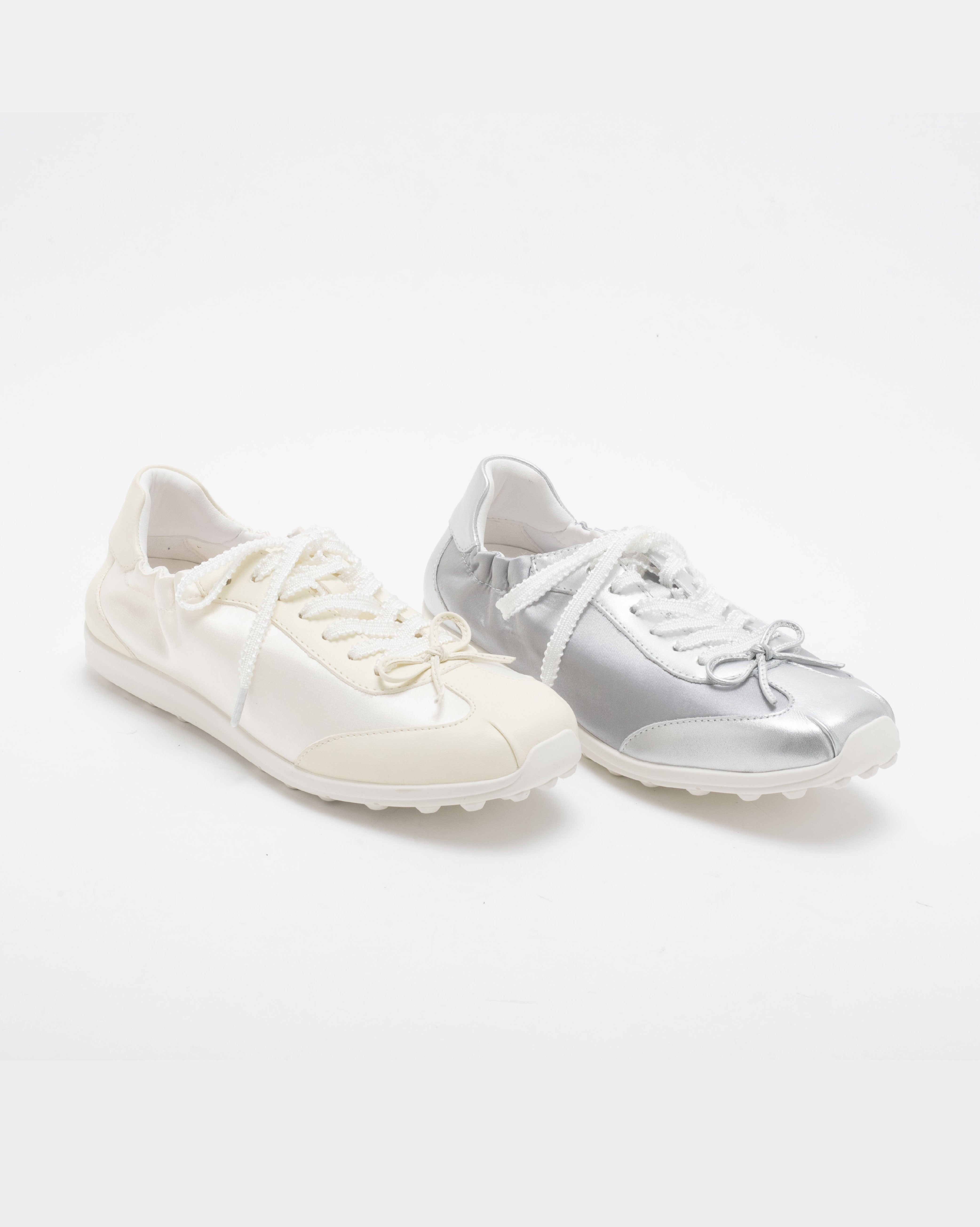 【線上獨家款】TWSHOONG 芭蕾緞面雙蝴蝶結休閒鞋-銀色