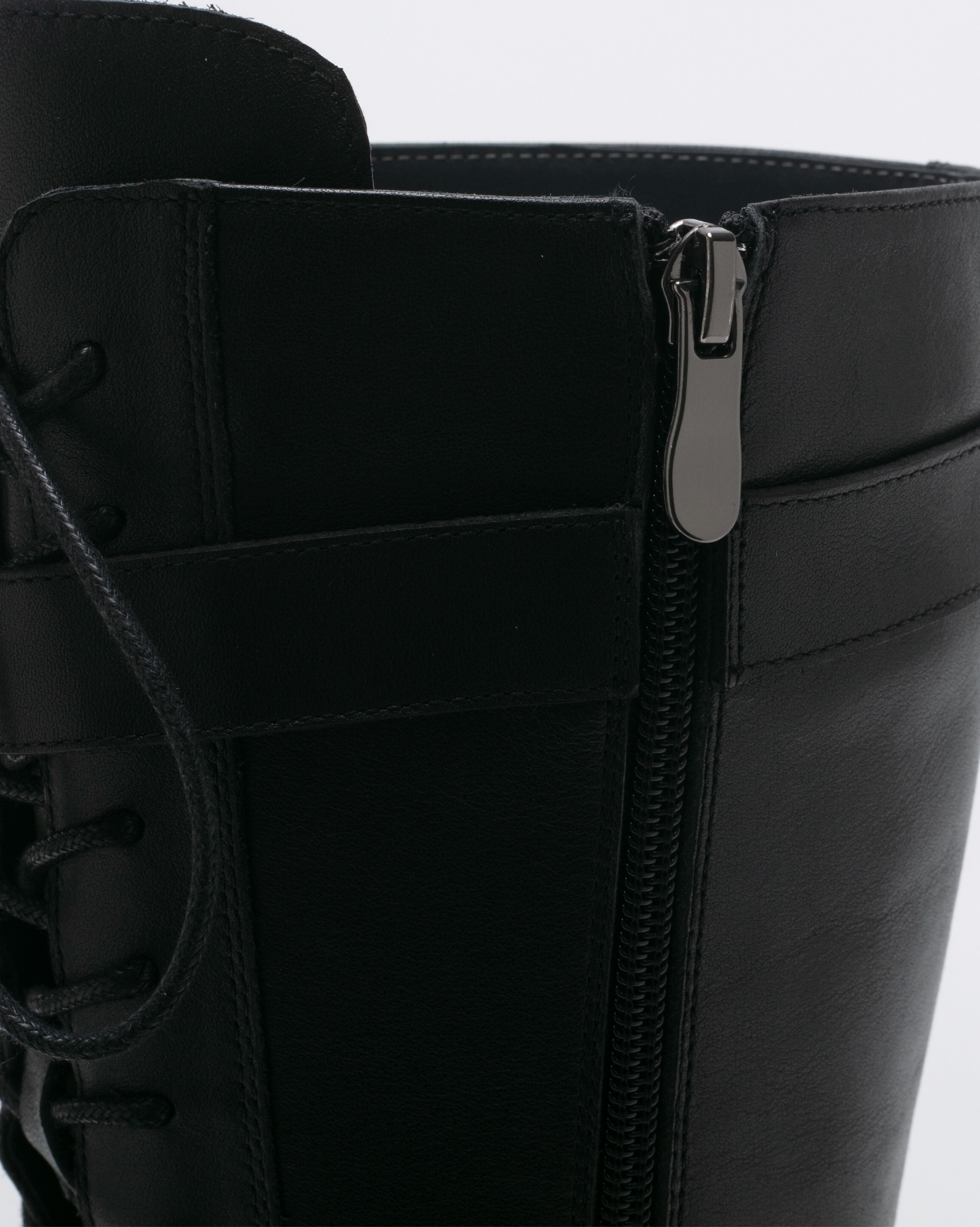 TWAURA 率性綁帶方形扣飾長筒靴-黑色