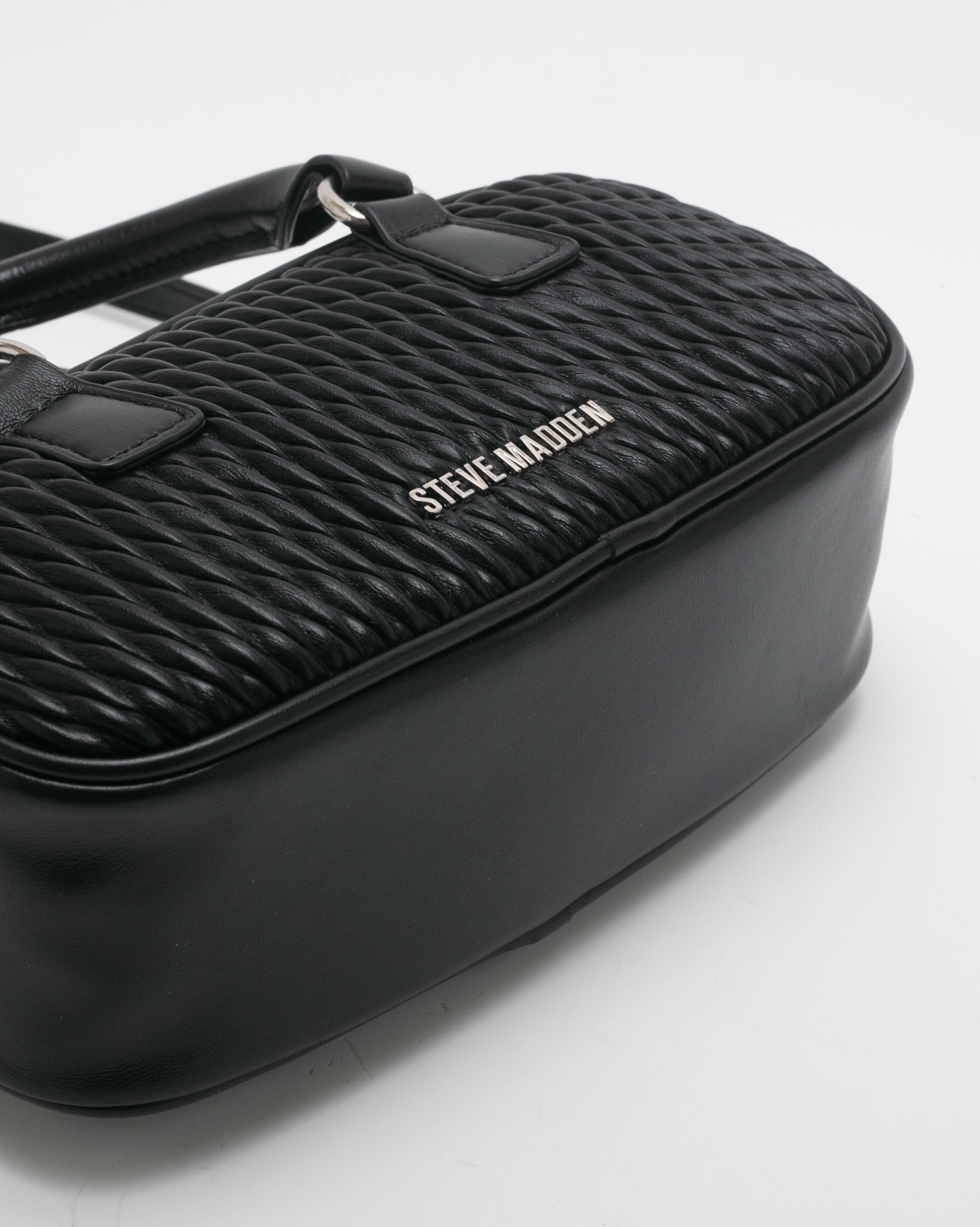 BEMILIEE 編織抓皺小法棍包-黑色