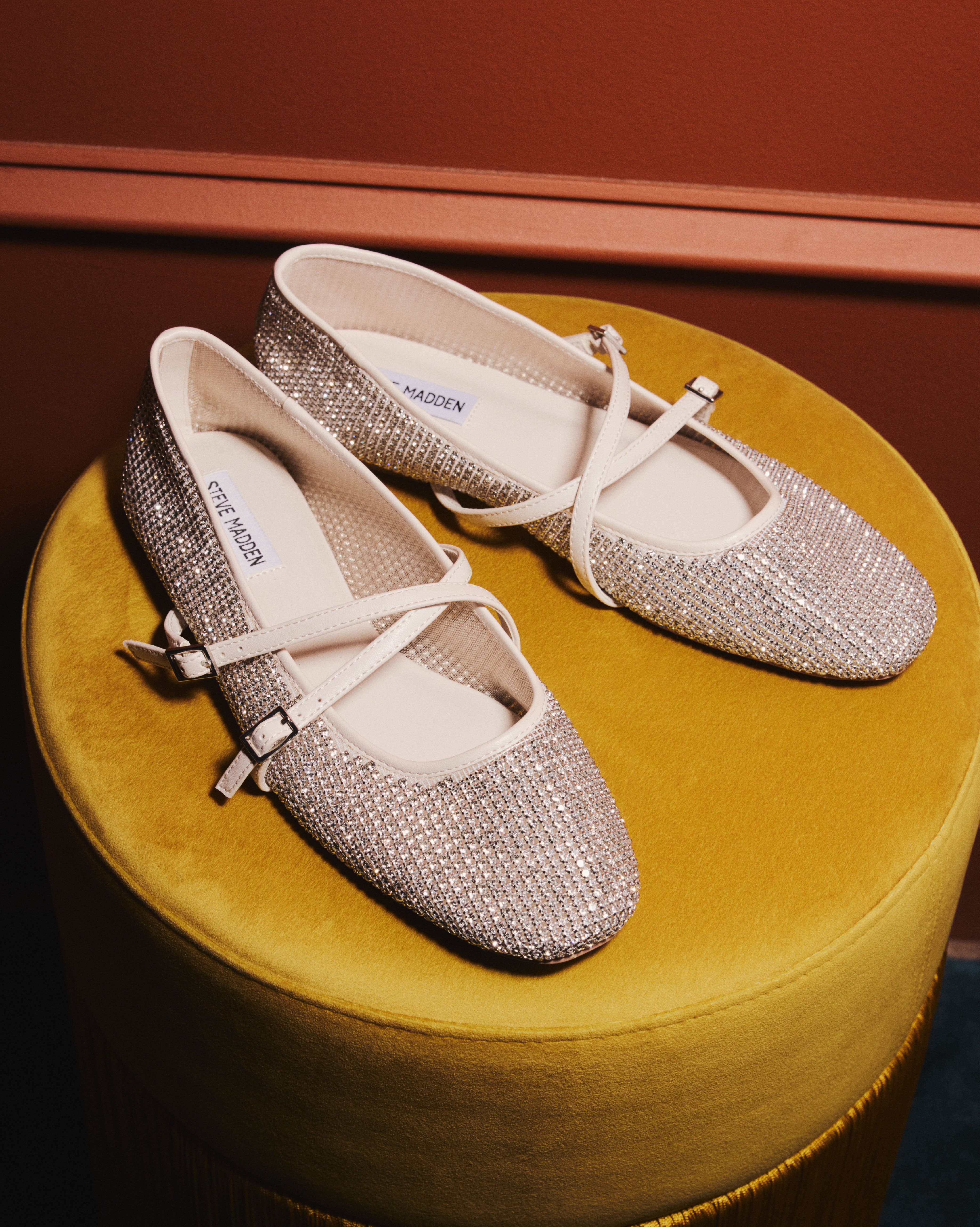 WATCHLIST 奢華閃鑽雙扣細帶瑪莉珍鞋-白色