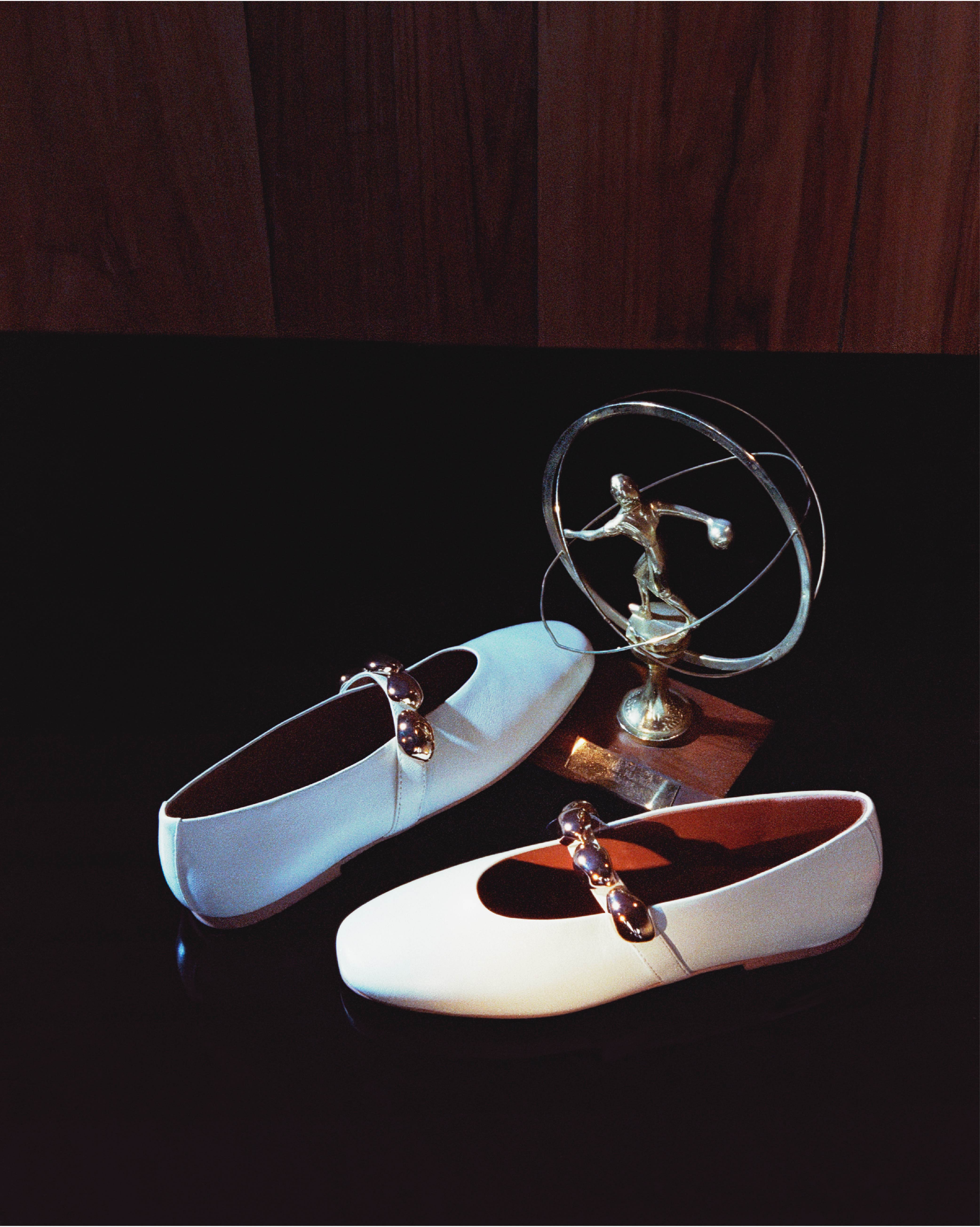 POPPIN 素面圓形扣帶瑪莉珍鞋-白色