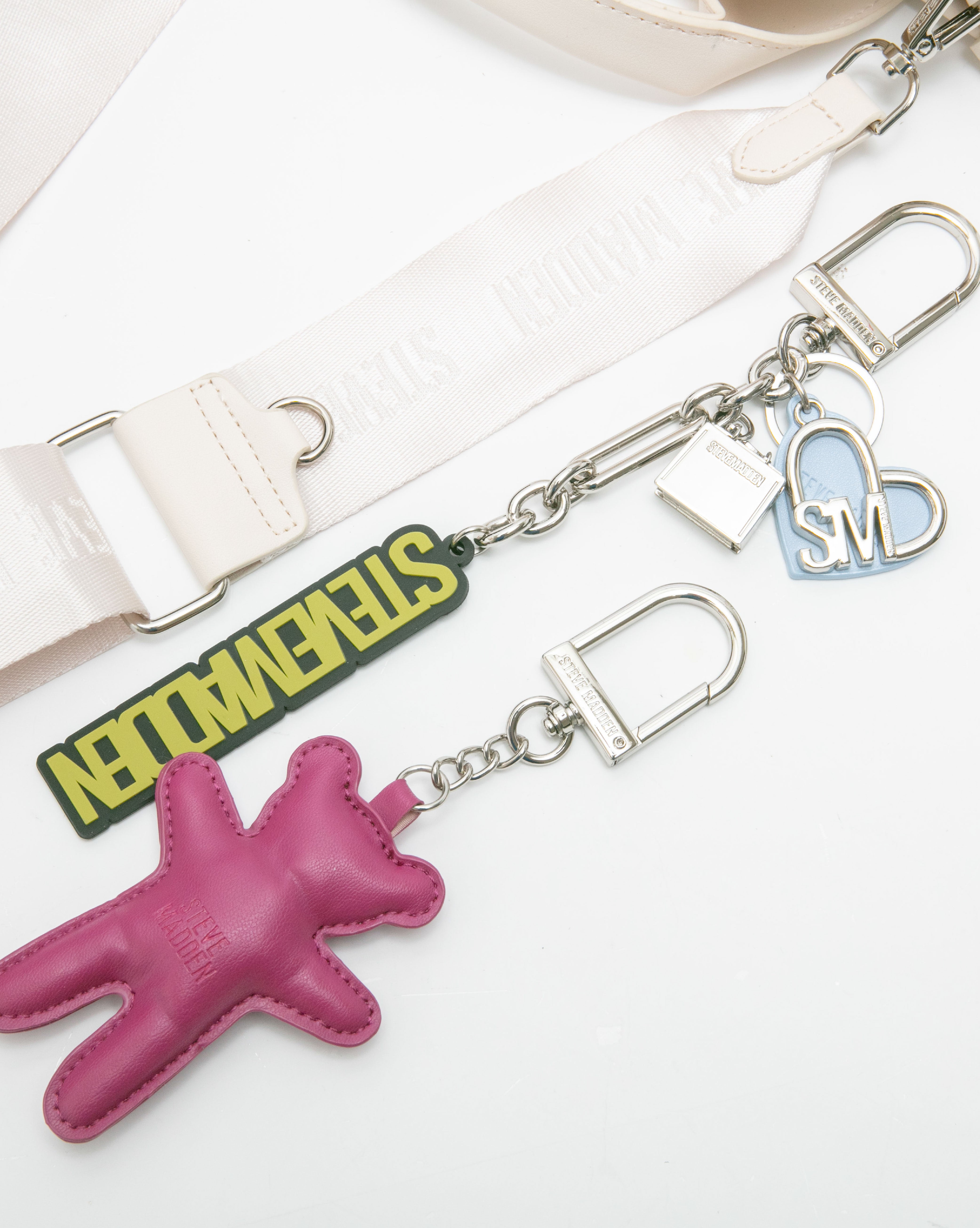 素面LOGO寬背帶雙吊飾禮盒-米色