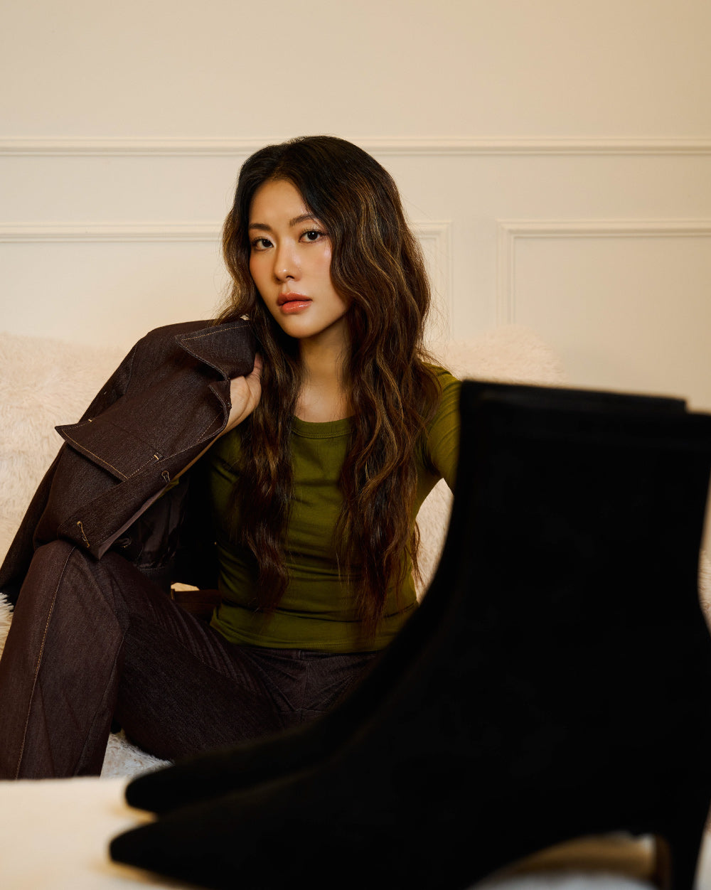 TWKLOE 絨面尖頭粗跟短靴-黑色