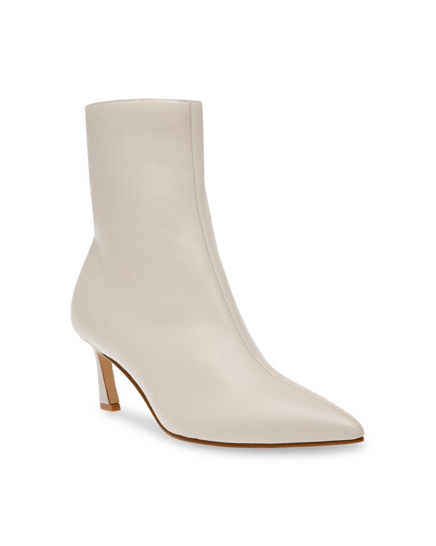 LULAH 經典素面尖頭細跟短靴-米色