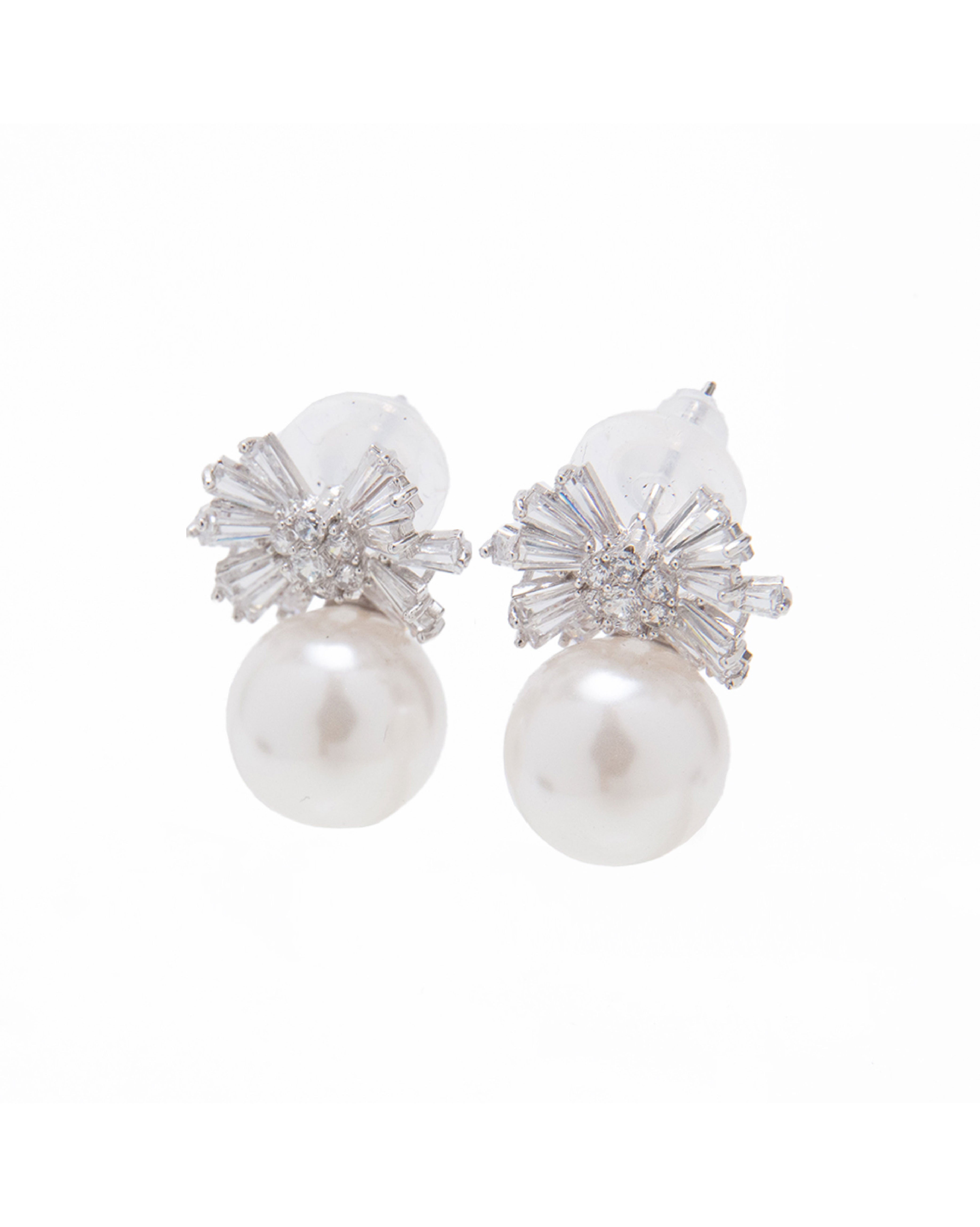 【線上獨家款】閃鑽蝴蝶結珍珠耳環-銀色